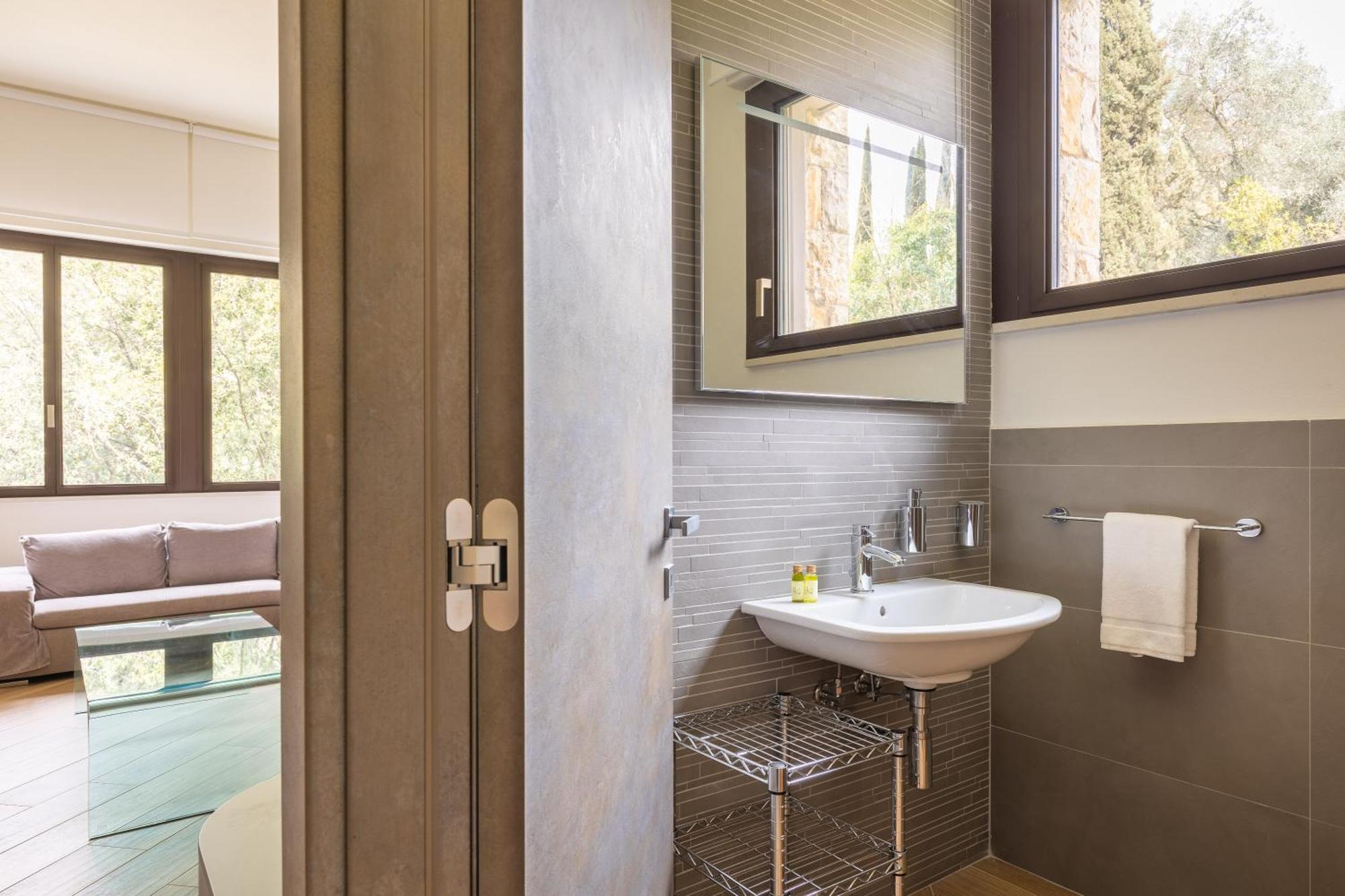 Exclusive Perugia Getaway - Apartments With Shared Pool & Parking エクステリア 写真